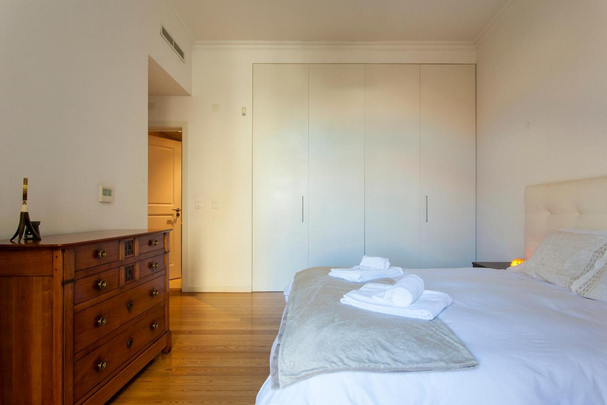 Joivy Stunning Design In Chiado Apartment *