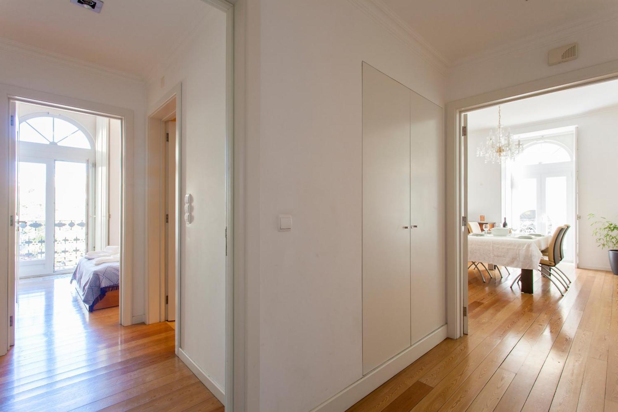 Joivy Stunning Design In Chiado Apartment