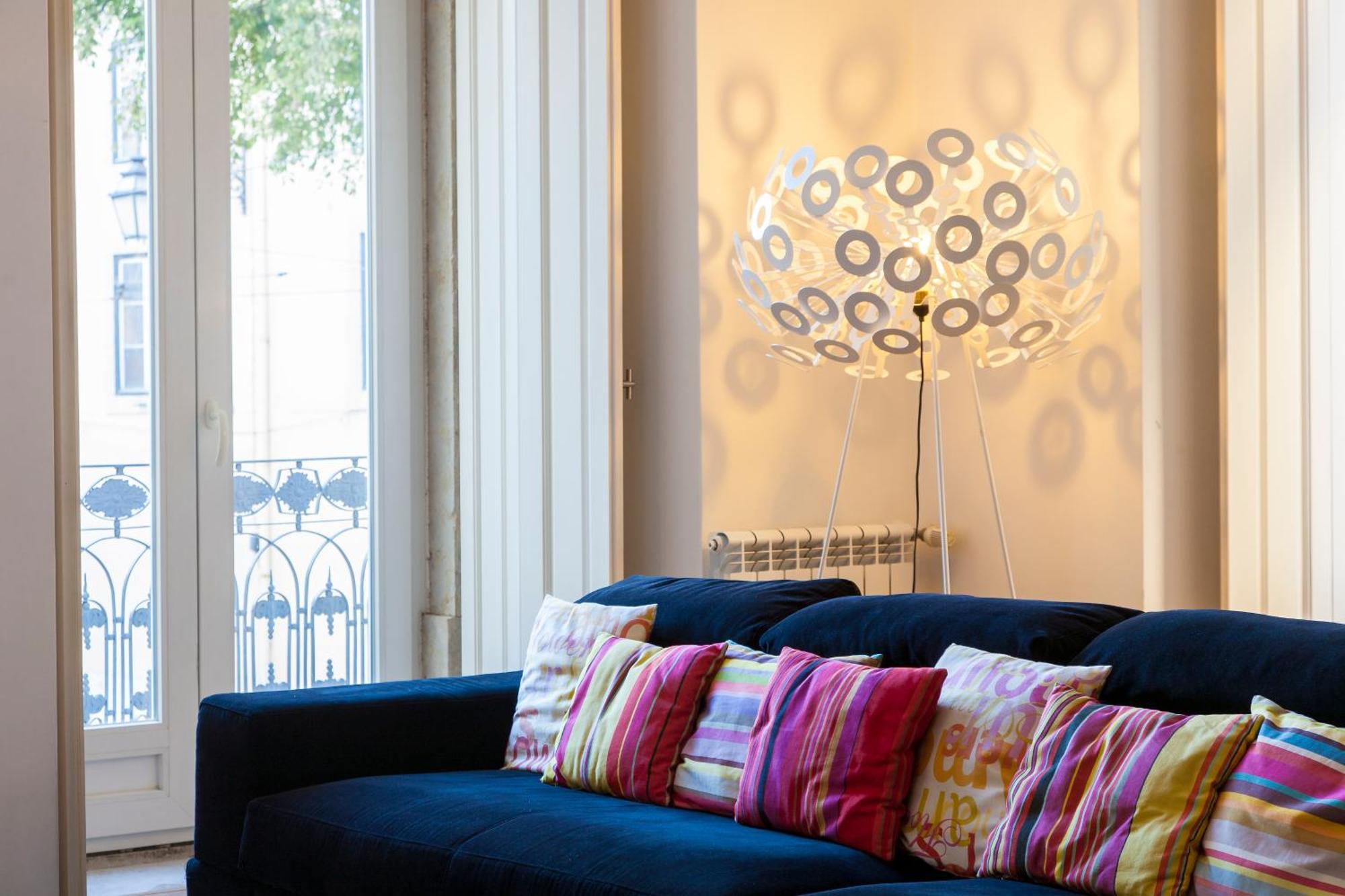 Joivy Stunning Design In Chiado Apartment Lisbon
