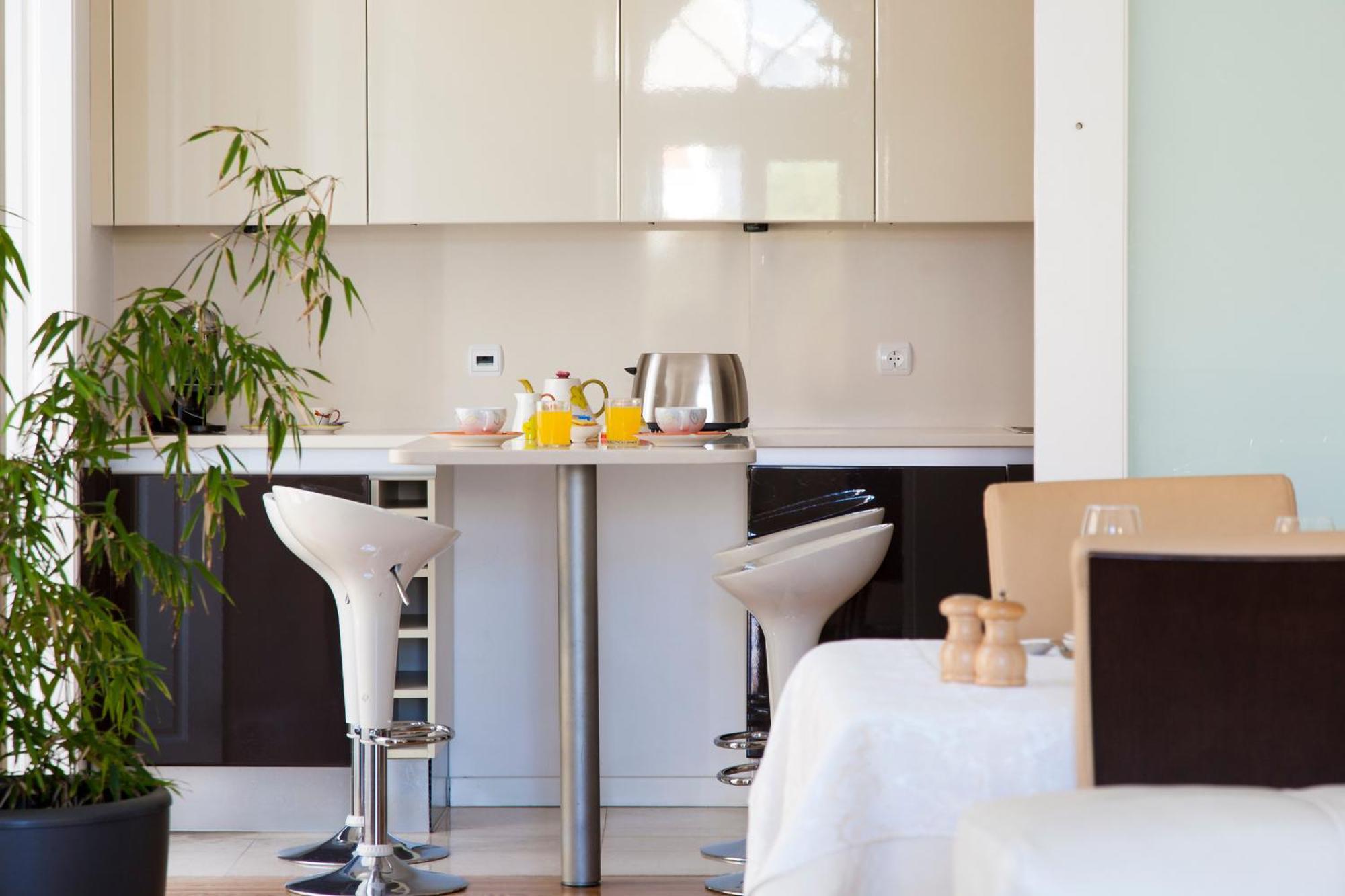 Joivy Stunning Design In Chiado Apartment *