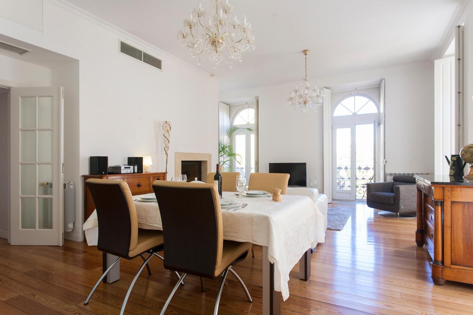 Joivy Stunning Design In Chiado Apartment