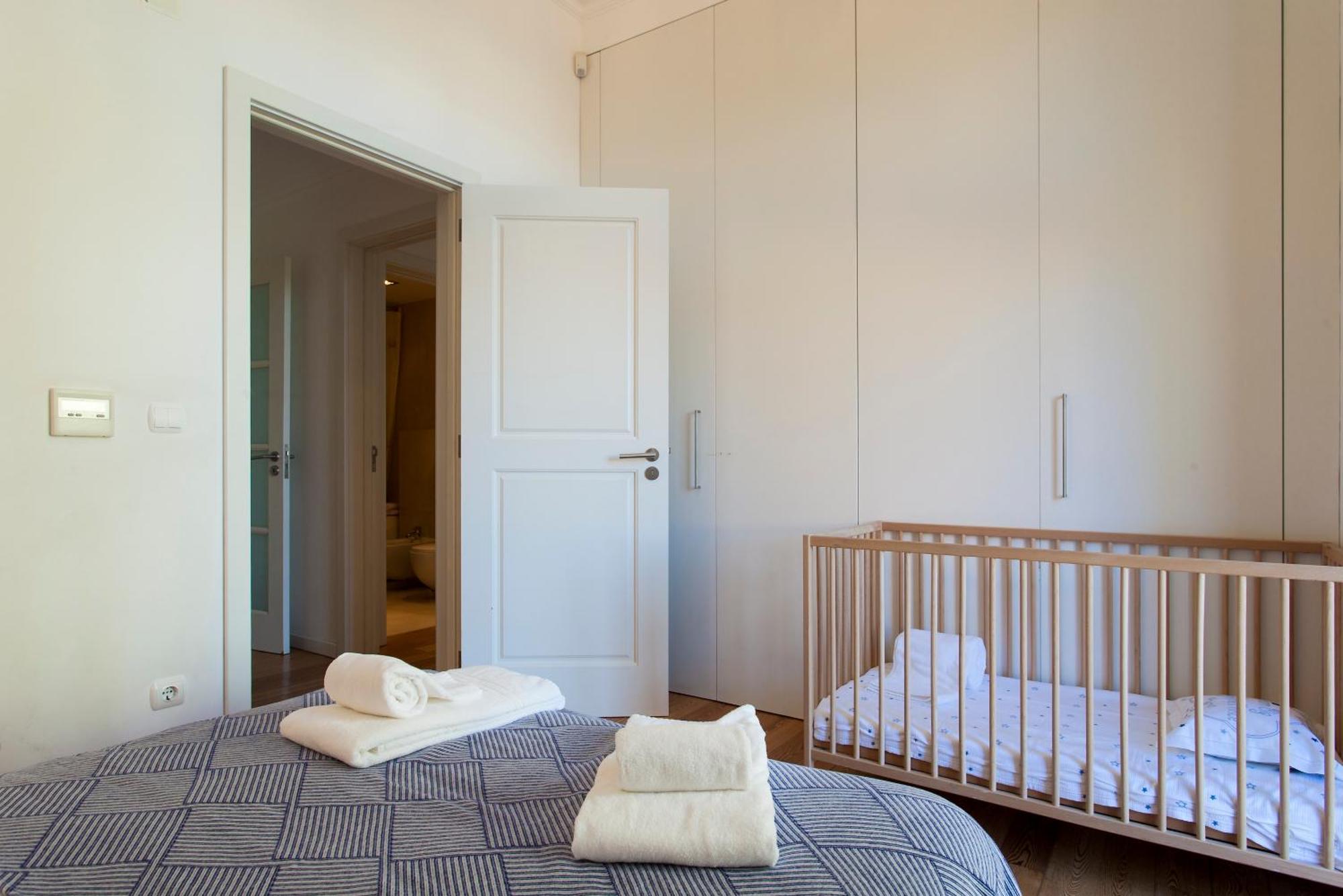 Joivy Stunning Design In Chiado Apartment Lisbon