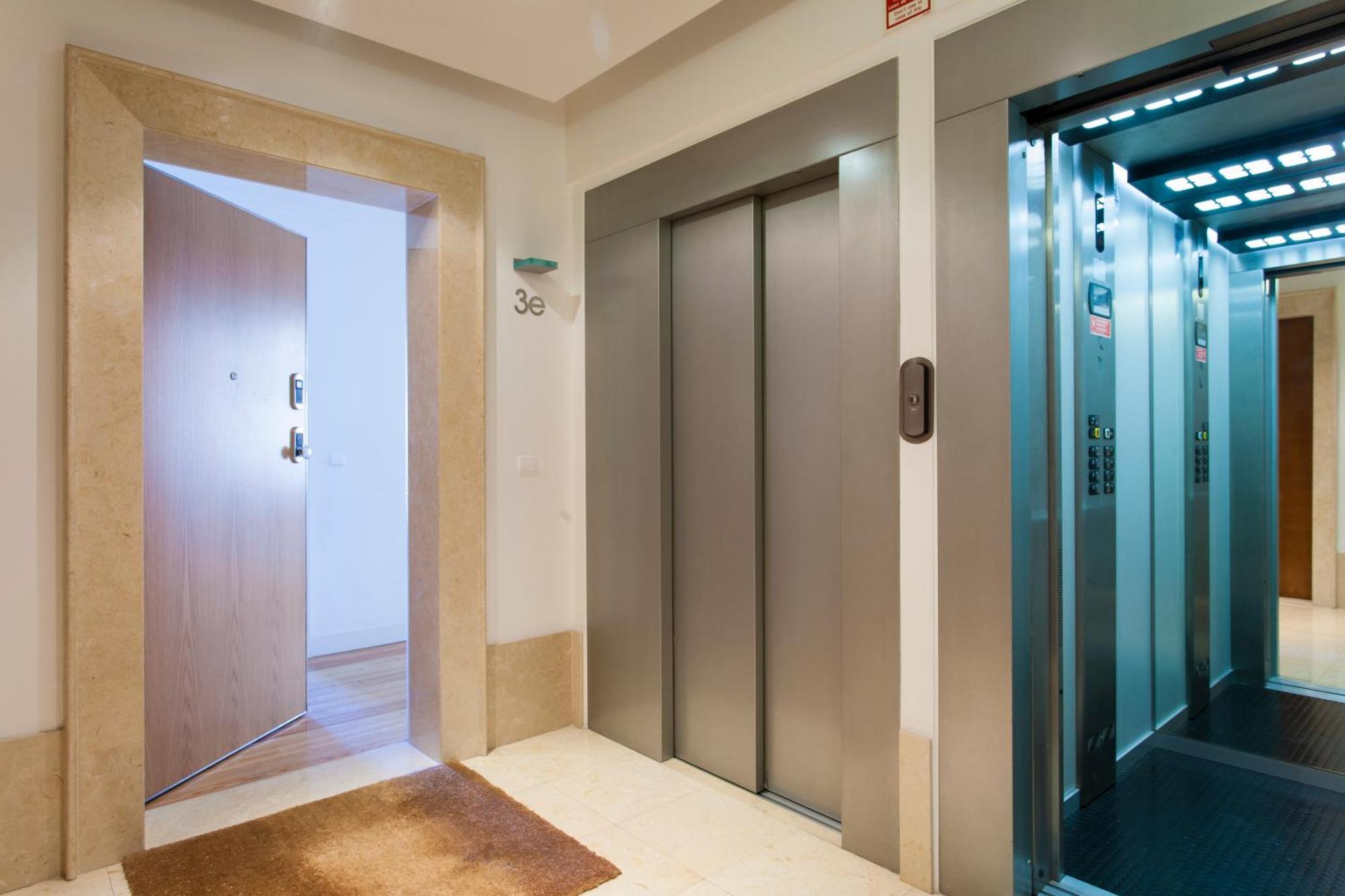 Joivy Stunning Design In Chiado Apartment